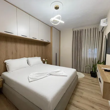 Modern And Cozy Oasis Near Center Apartment