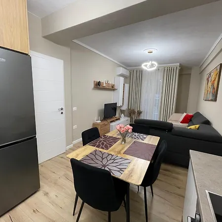 Apartment Modern And Cozy Oasis Near Center