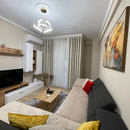 Modern And Cozy Oasis Near Center